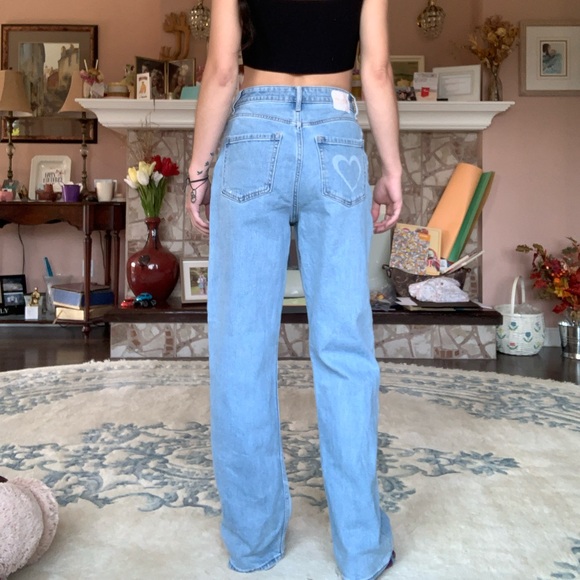 Hollister Hearts Ultra High-Rise Dad Jeans - Picture 8 of 11
